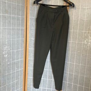 Women’s Olive Green pleaded Pants. VTG Le Painty Paris